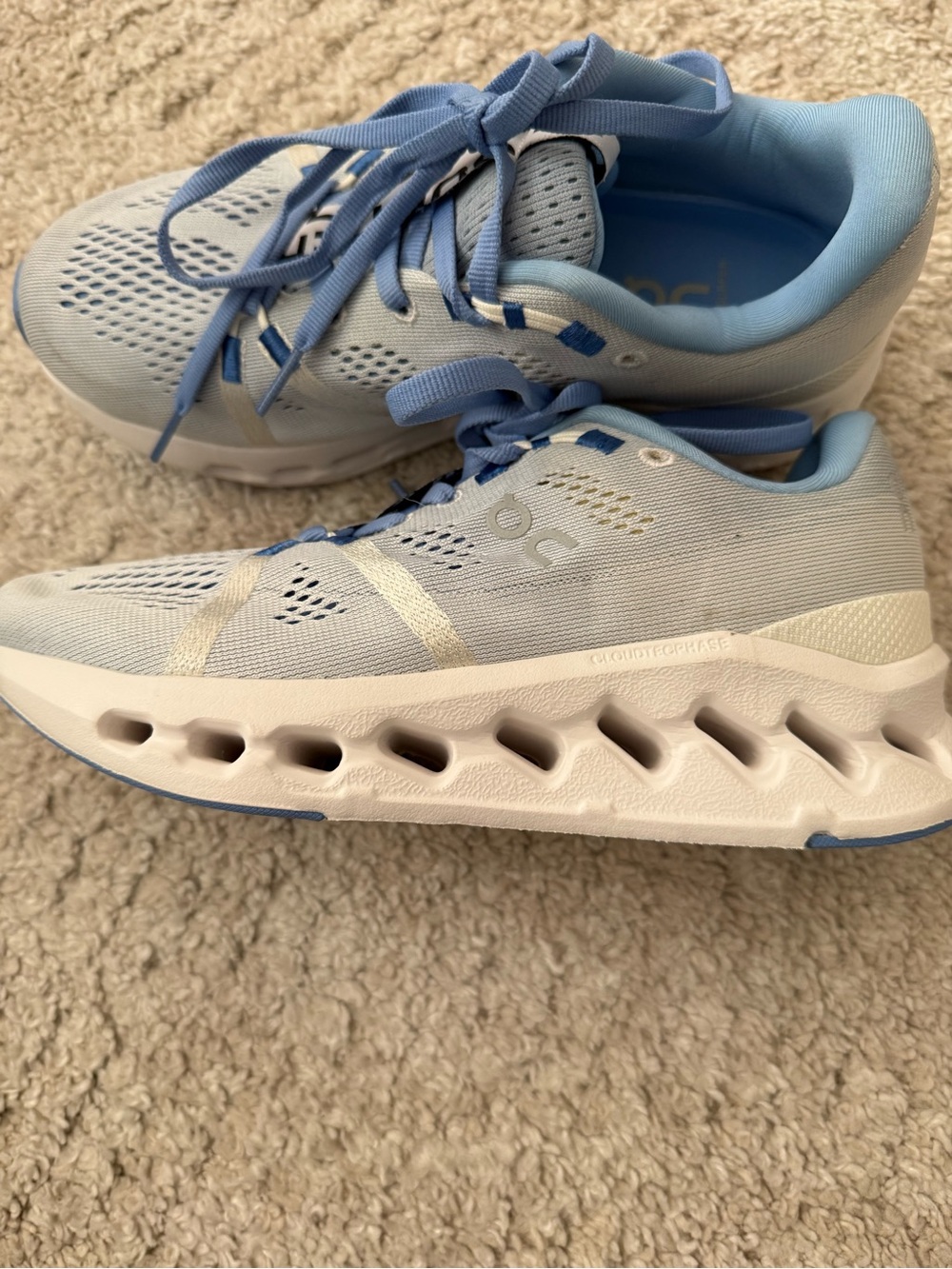 On Running Women's Cloudsurfer sneakers in the Heather/White colorway size 6 - Picture 9 of 12